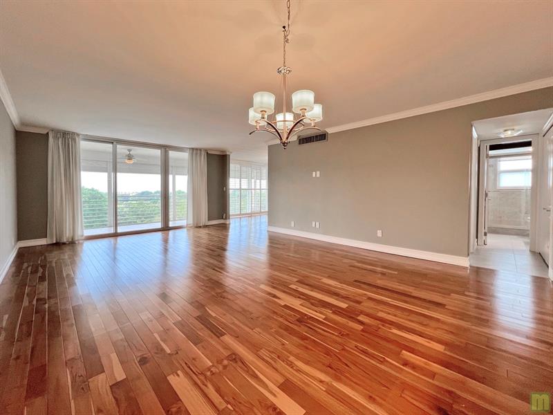 Image 18 of 66 For 3510 Oaks Way  601