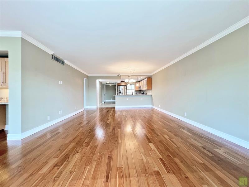 Image 21 of 66 For 3510 Oaks Way  601