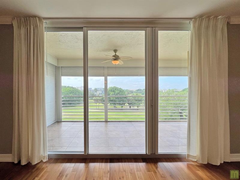 Image 22 of 66 For 3510 Oaks Way  601
