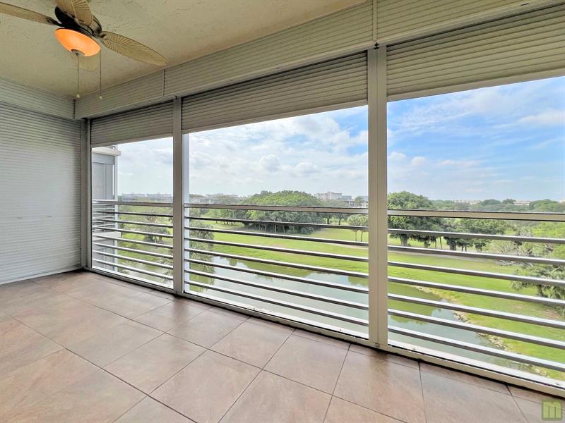 Image 23 of 66 For 3510 Oaks Way  601