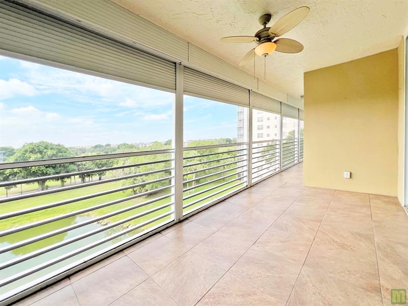 Image 24 of 66 For 3510 Oaks Way  601