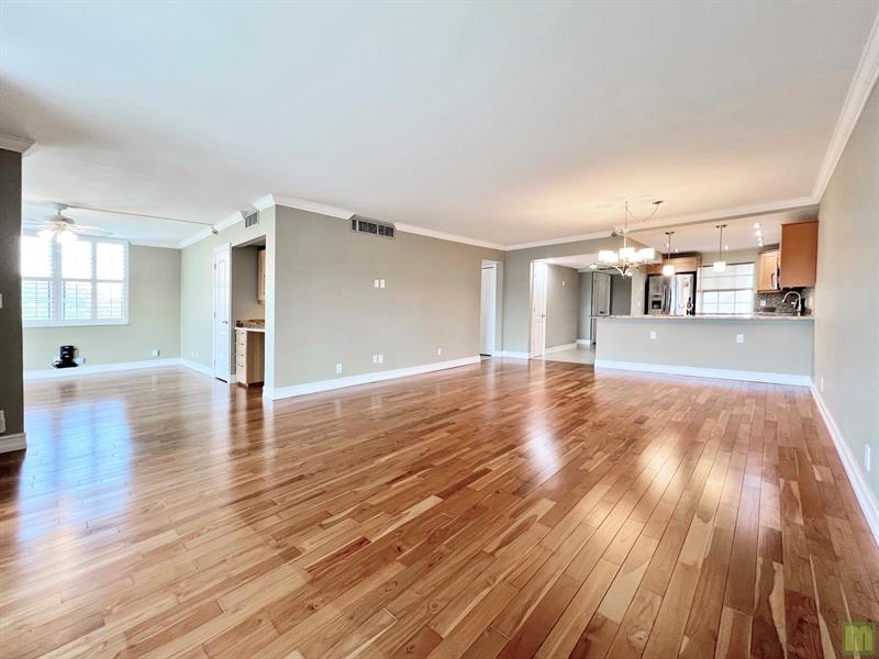Image 27 of 66 For 3510 Oaks Way  601