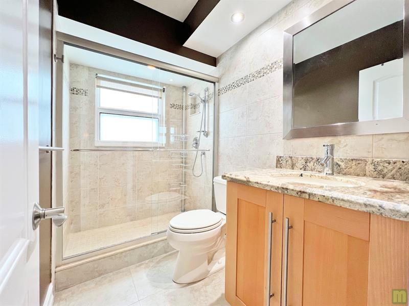 Image 34 of 66 For 3510 Oaks Way  601