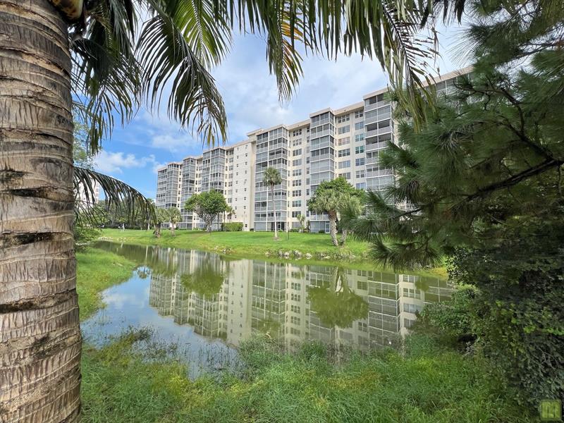 Image 49 of 66 For 3510 Oaks Way  601