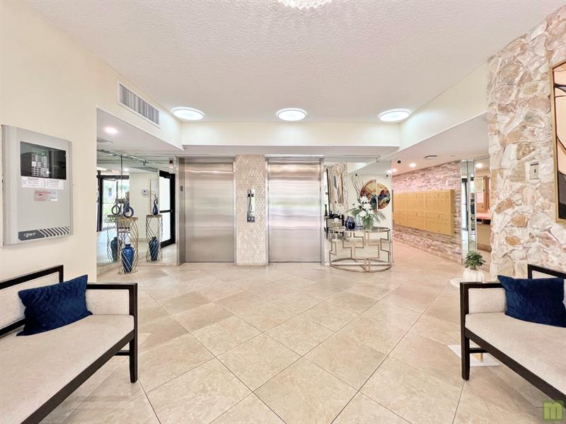Image 5 of 66 For 3510 Oaks Way  601