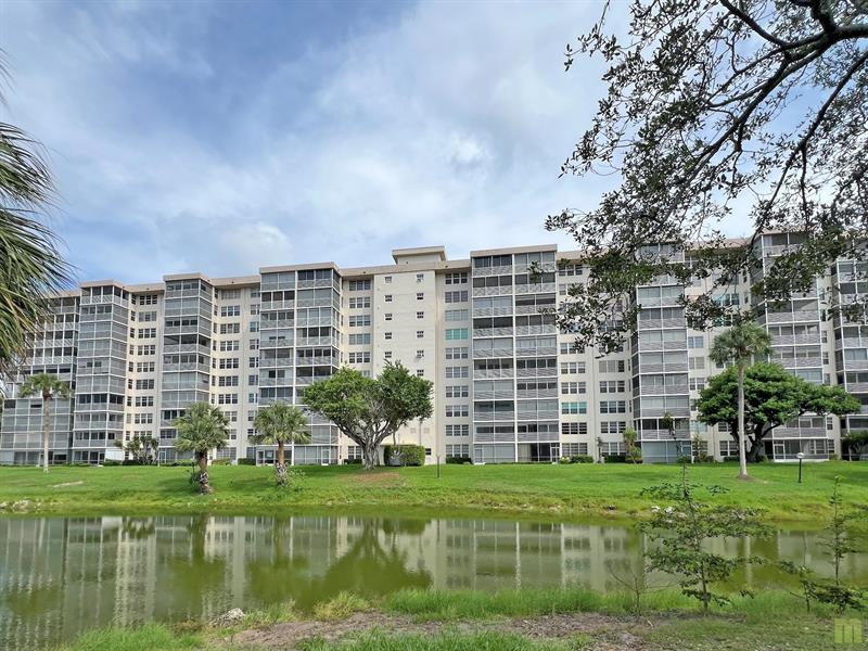 Image 50 of 66 For 3510 Oaks Way  601