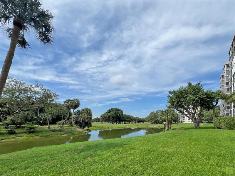 Image 54 of 66 For 3510 Oaks Way  601