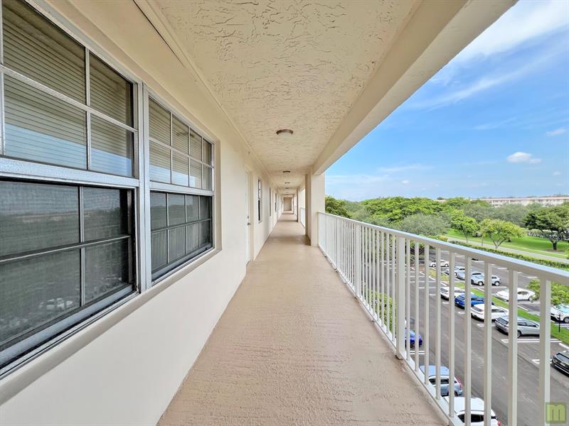 Image 9 of 66 For 3510 Oaks Way  601
