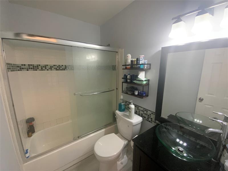Image 20 of 21 For 1795 Satinwood Cr Circle  1795