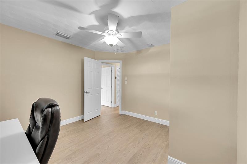 Image 14 of 38 For 351 42nd Ct  