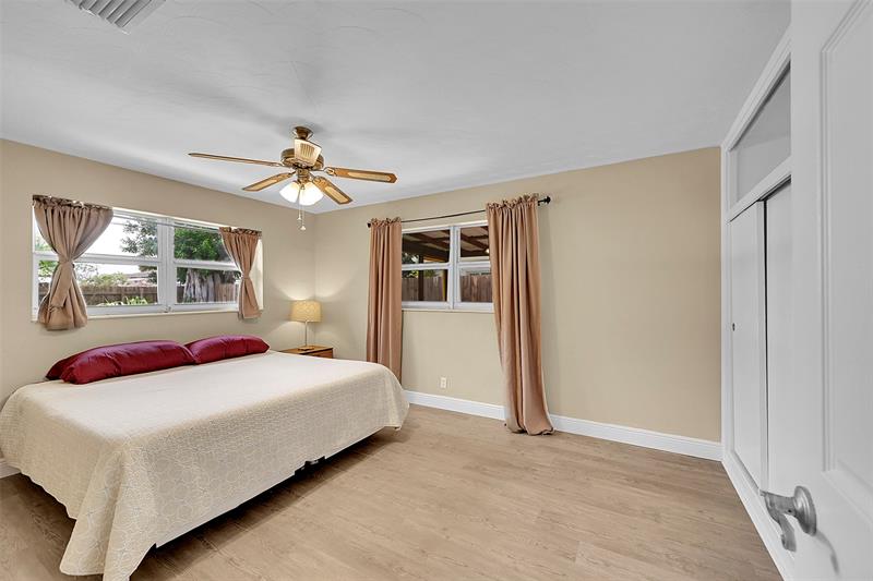 Image 17 of 38 For 351 42nd Ct  