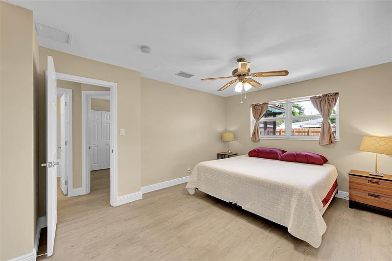 Image 18 of 38 For 351 42nd Ct  