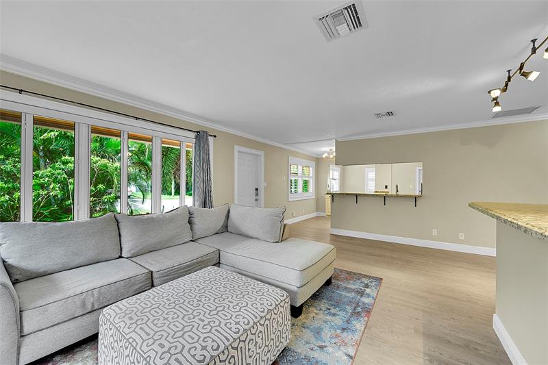 Image 6 of 38 For 351 42nd Ct  