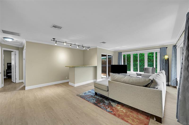 Image 7 of 38 For 351 42nd Ct  