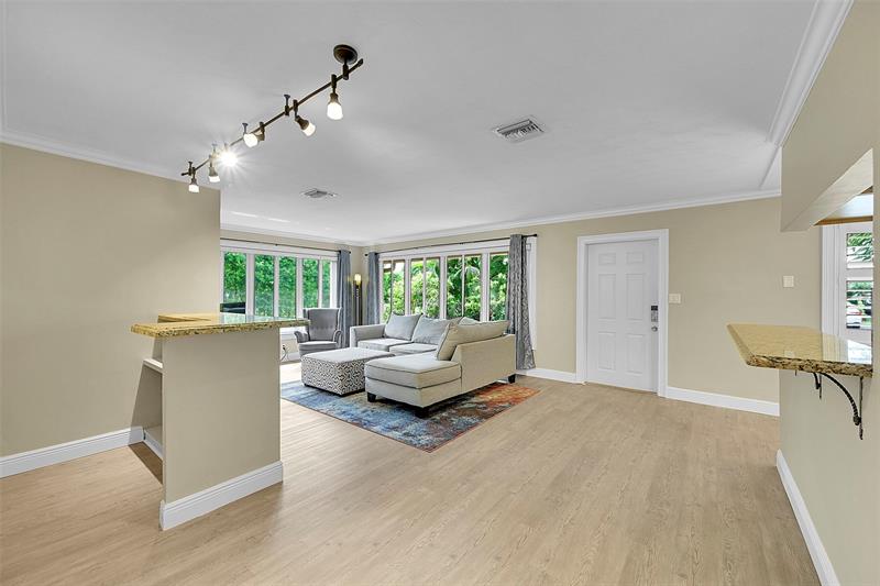 Image 8 of 38 For 351 42nd Ct  