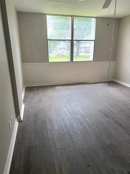 Image 6 of 10 For 115 Royal Park Dr  1g