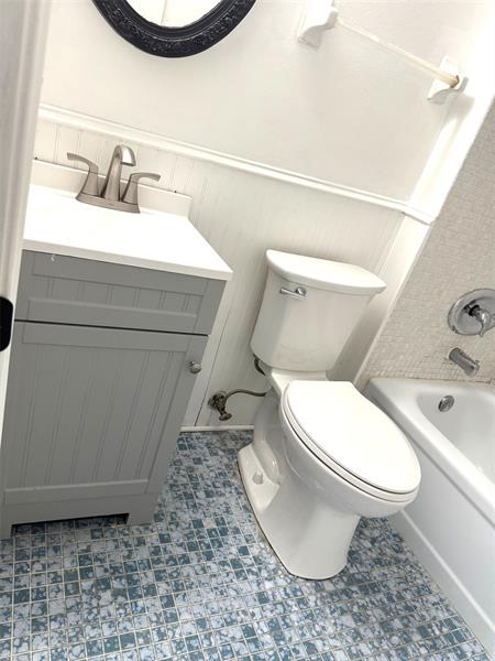 Image 7 of 10 For 115 Royal Park Dr  1g