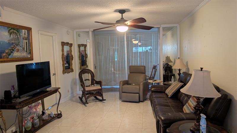 Image 3 of 9 For 9300 Hollybrook Lake Dr  106