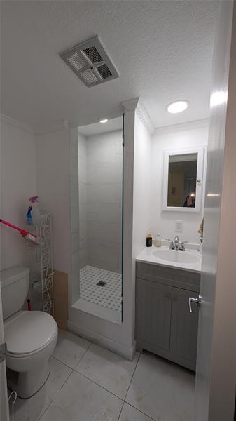 Image 7 of 9 For 9300 Hollybrook Lake Dr  106