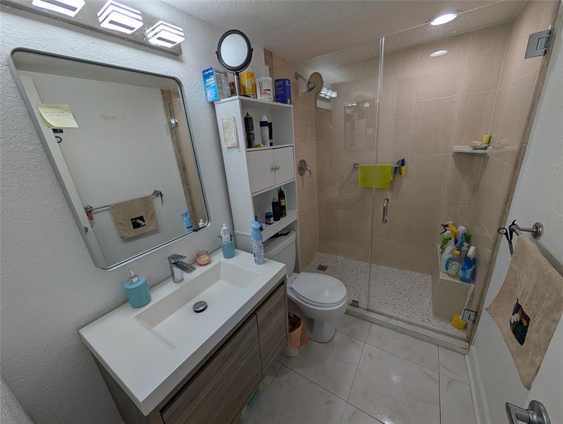 Image 9 of 9 For 9300 Hollybrook Lake Dr  106
