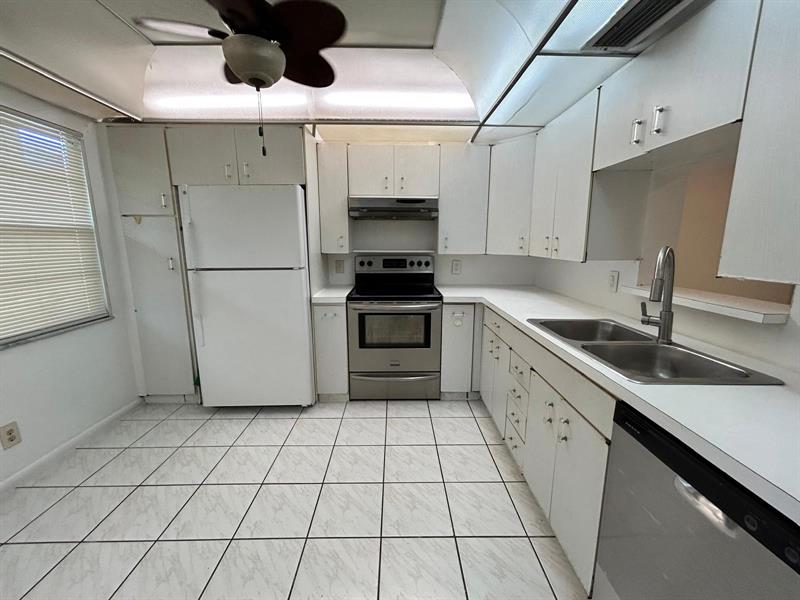 Image 19 of 37 For 2402 Antigua Cir  E1