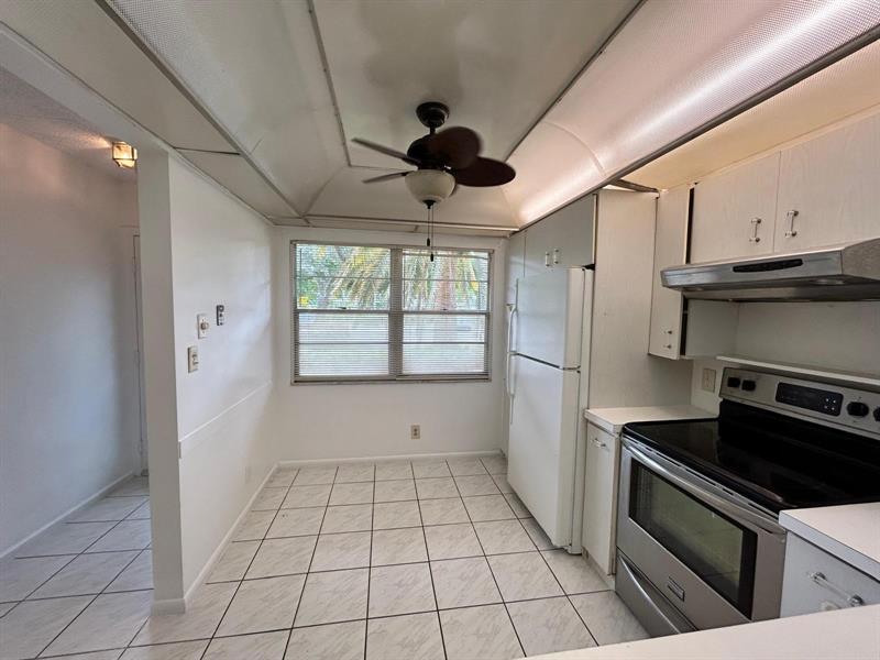 Image 21 of 37 For 2402 Antigua Cir  E1