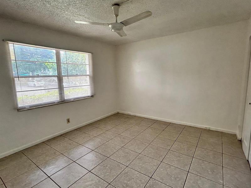Image 26 of 37 For 2402 Antigua Cir  E1