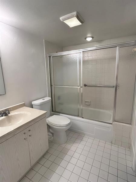 Image 32 of 37 For 2402 Antigua Cir  E1
