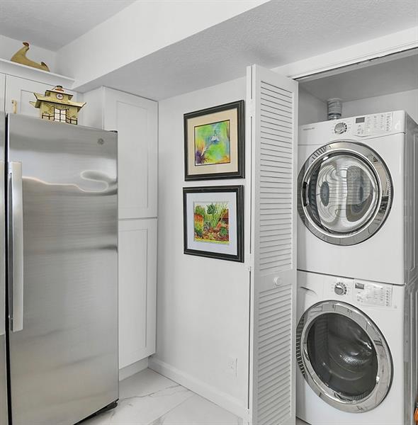 Image 12 of 32 For 3412 Causeway Blvd  103