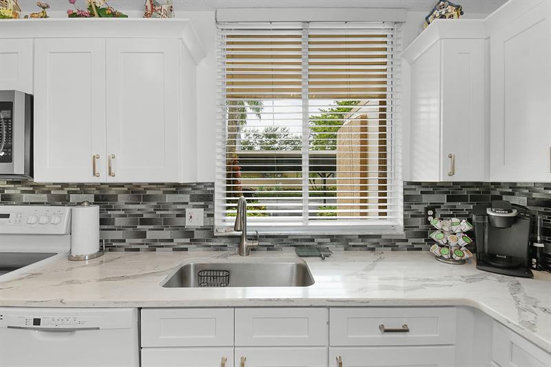 Image 13 of 32 For 3412 Causeway Blvd  103