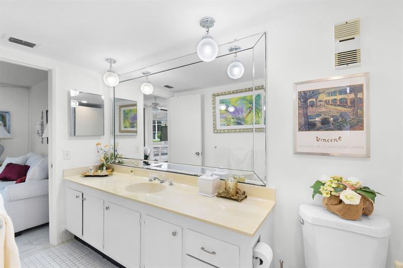 Image 17 of 32 For 3412 Causeway Blvd  103