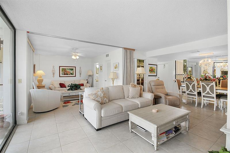 Image 20 of 32 For 3412 Causeway Blvd  103