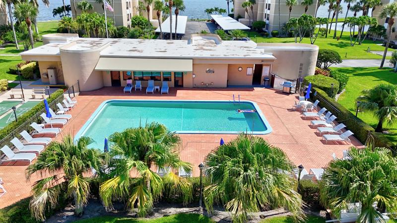 Image 29 of 32 For 3412 Causeway Blvd  103