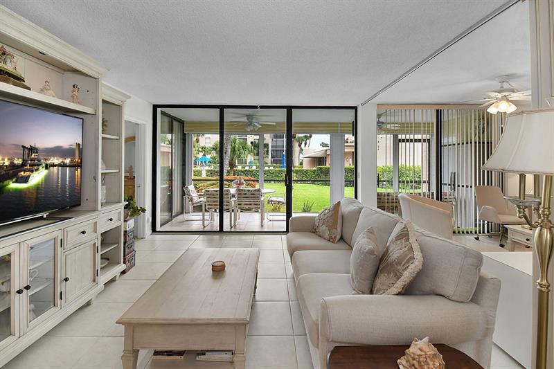 Image 3 of 32 For 3412 Causeway Blvd  103