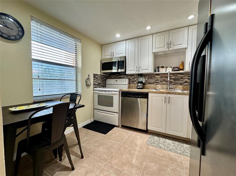 Image 5 of 17 For 1015 Country Club Dr  307