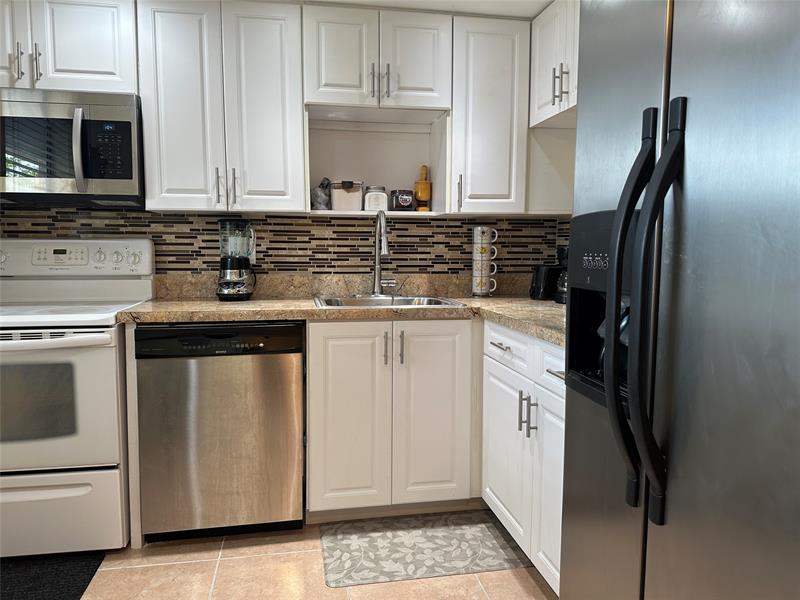 Image 6 of 17 For 1015 Country Club Dr  307