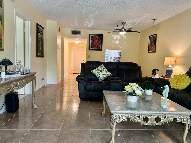 Image 7 of 17 For 1015 Country Club Dr  307