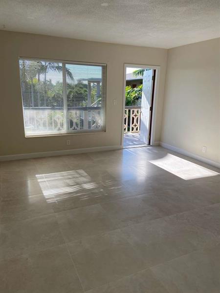 Image 3 of 12 For 6540 18th Ave  305