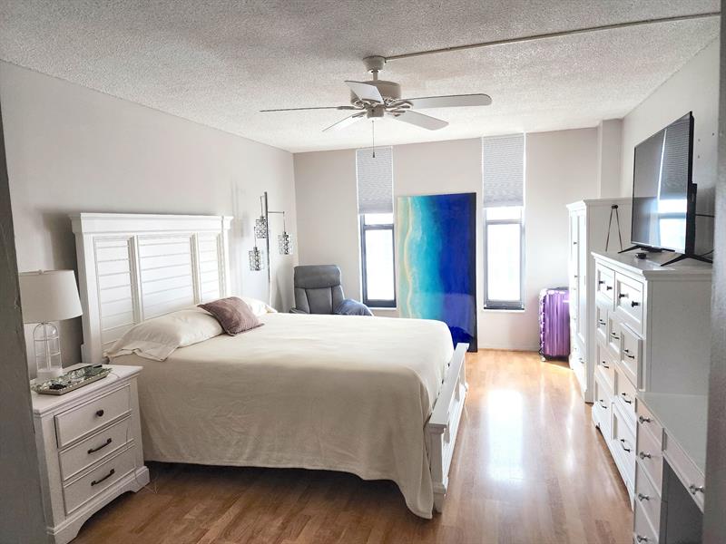 Image 11 of 21 For 1000 Ocean Blvd  6f