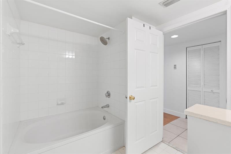 Image 18 of 20 For 11661 Atlantic Blvd  34