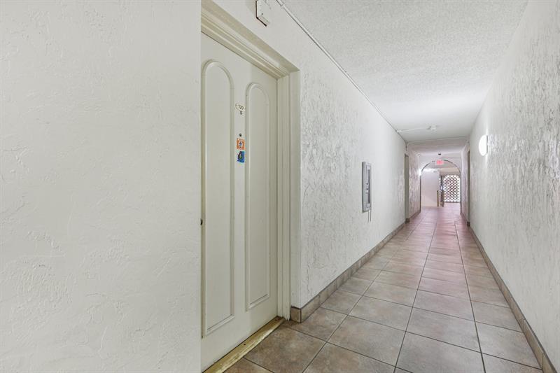 Image 4 of 42 For 251 Cypress Rd  120