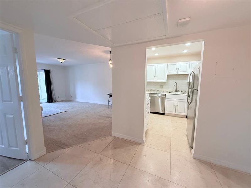 Image 5 of 42 For 251 Cypress Rd  120