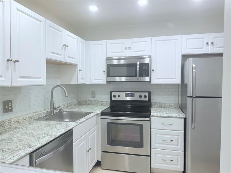 Image 8 of 42 For 251 Cypress Rd  120