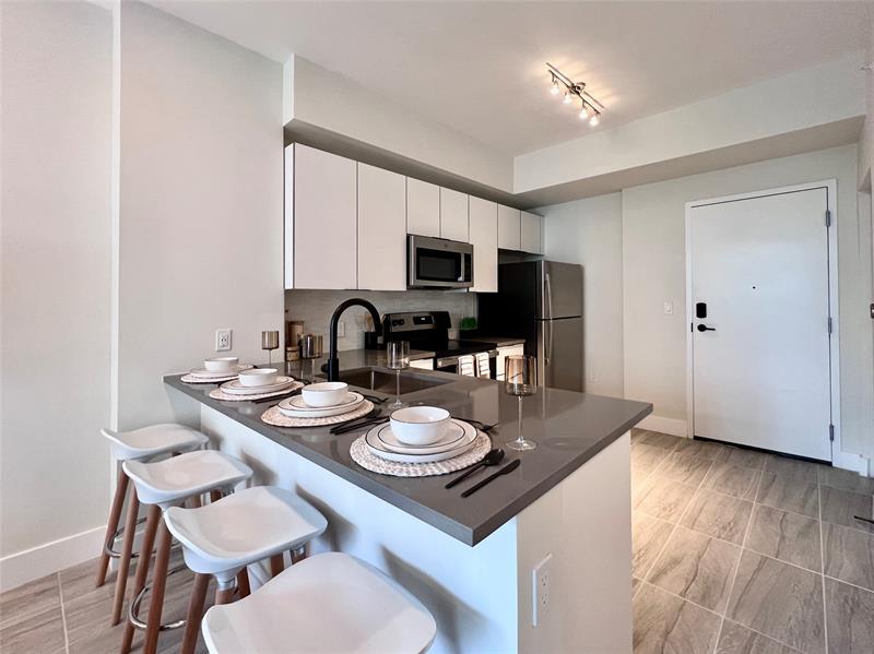 Image 3 of 42 For 120 Compass Way  230