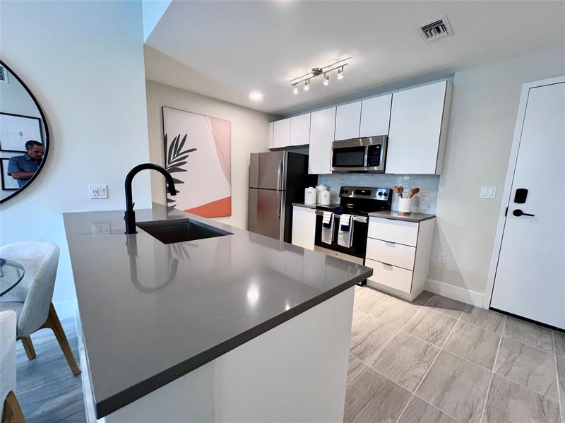 Image 2 of 45 For 120 Compass Way  435