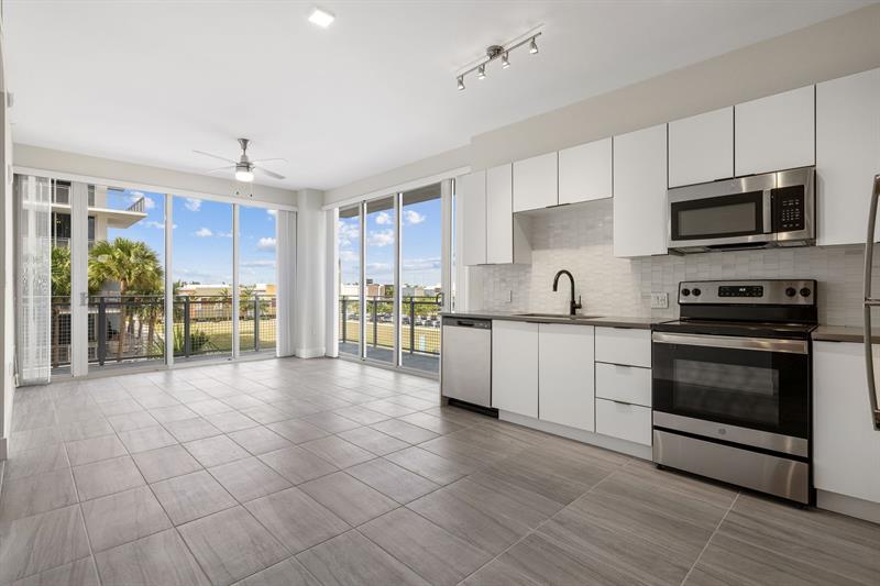 Image 3 of 40 For 120 Compass Way  338