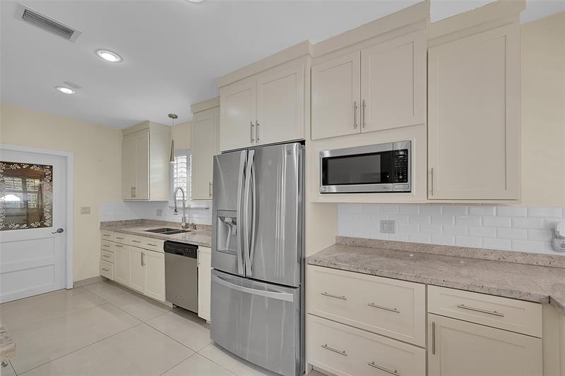 Image 11 of 52 For 1401 Red Rd  