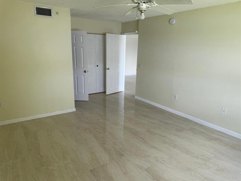 Image 16 of 34 For 5061 Wiles Rd  202