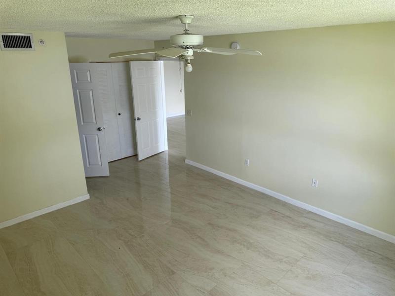 Image 20 of 34 For 5061 Wiles Rd  202