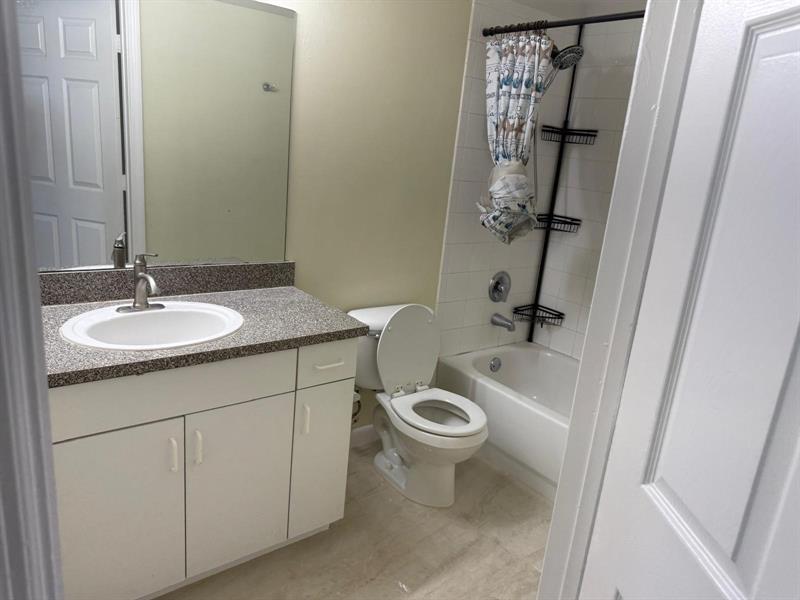 Image 22 of 34 For 5061 Wiles Rd  202
